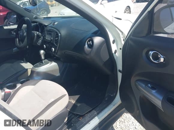 ✅ 2011 Nissan Juke SL • VIN: JN8AF5MV0BT015903 • Lot: 43184458. Wystawiony na IAAI z przebiegiem 162 233 mil. Bezpłatny archiwum sprzedaży aukcyjnych z USA i szczegółowy raport historii pojazdu na DreamBid. Zdjęcie 5.