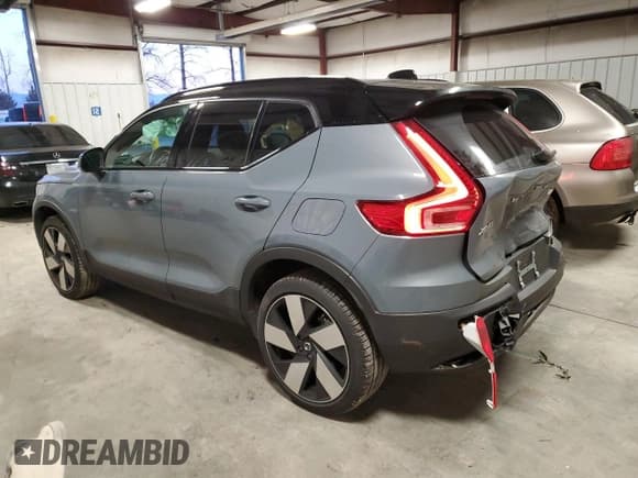 ✅ 2023 Volvo XC40 Ultimate • VIN: YV4ED3UMXP2077012 • Lot: 41918315. Listed on Copart with 20,117 mi. Free auction sales archive from the USA and detailed vehicle history report at DreamBid. Image 2.