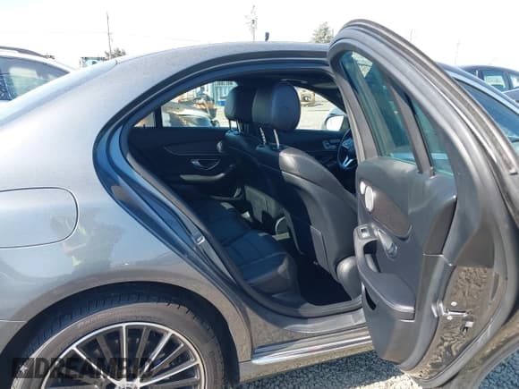 ✅ 2020 Mercedes-Benz C 300 • VIN: WDDWF8DB1LR525710 • Lot: 43273502. Listed on IAAI with 40,167 mi. Free auction sales archive from the USA and detailed vehicle history report at DreamBid. Image 8.