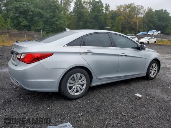 ✅ 2011 Hyundai Sonata GLS • VIN: 5NPEB4AC0BH300613 • Lot: 72837954. Listed on Copart with 107,636 mi. Free auction sales archive from the USA and detailed vehicle history report at DreamBid. Image 3.