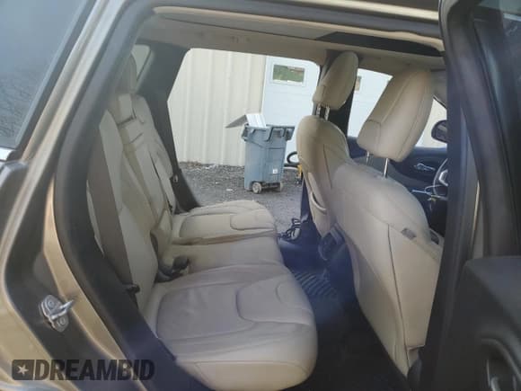 ✅ 2017 Jeep Cherokee High Altitude • VIN: 1C4PJMDS6HW608810 • Lot: 54667375. Wystawiony na Copart z przebiegiem 92 672 mil. Bezpłatny archiwum sprzedaży aukcyjnych z USA i szczegółowy raport historii pojazdu na DreamBid. Zdjęcie 11.