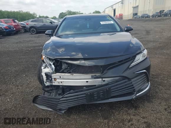 2022 Toyota Camry XLE z VIN 4T1F11AK7NU034073, wystawiony jako Copart lot #57094255 z przebiegiem 65 899 mil mil oraz Szkoda całkowita • Salvage title. Historia ofert i sprzedaży dostępna na DreamBid. Obrazek 5.