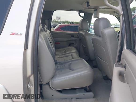 ✅ 2005 Chevrolet Suburban LS • VIN: 3GNEC16Z65G212582 • Лот: 42409878. Опубликован ранее на IAAI с пробегом 141 303 миль. Бесплатный доступ к архиву аукционных продаж из США и подробный отчёт об истории автомобиля на DreamBid. Изображение 8.