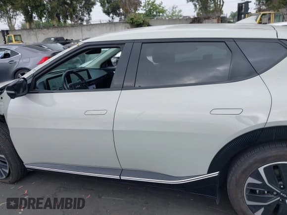 ✅ 2022 Kia EV6 Wind • VIN: KNDC3DLC6N5057976 • Lot: 42643946. Listed on IAAI with 66,952 mi. Free auction sales archive from the USA and detailed vehicle history report at DreamBid. Image 15.