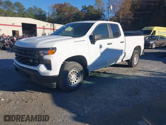 ✅ 2023 Chevrolet Silverado 1500 Work Truck • VIN: 1GCRDAED8PZ142227 • Lot: 43235296. Wystawiony na IAAI z przebiegiem 20 029 mil. Bezpłatny archiwum sprzedaży aukcyjnych z USA i szczegółowy raport historii pojazdu na DreamBid. Zdjęcie 2.