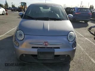 ✅ 2016 FIAT 500e • VIN: 3C3CFFGE4GT180360 • Lot: 85651104. Listed on Copart with 25,873 mi. Free auction sales archive from the USA and detailed vehicle history report at DreamBid. Image 5.