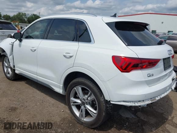 ✅ 2022 Audi Q3 S line Premium Plus • VIN: WA1EECF31N1033739 • Lot: 42109196. Listed on IAAI with 38,962 mi. Free auction sales archive from the USA and detailed vehicle history report at DreamBid. Image 3.