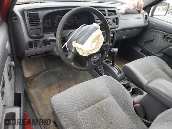 ✅ 2000 Nissan Frontier XE • VIN: 1N6ED26Y1YC308322 • Lot: 90640885. Wystawiony na Copart z przebiegiem 252 849 mil. Bezpłatny archiwum sprzedaży aukcyjnych z USA i szczegółowy raport historii pojazdu na DreamBid. Zdjęcie 8.