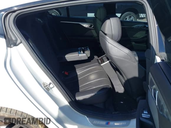 ✅ 2022 BMW 8 Series M850i • VIN: WBAGV8C09NCH15245 • Lot: 42053154. Listed on IAAI with 26,384 mi. Free auction sales archive from the USA and detailed vehicle history report at DreamBid. Image 8.