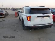 ✅ 2023 Ford Explorer ST-Line • VIN: 1FMSK7KH0PGA48562 • Lot: 40530822. Wystawiony na IAAI z przebiegiem 30 962 mil. Bezpłatny archiwum sprzedaży aukcyjnych z USA i szczegółowy raport historii pojazdu na DreamBid. Zdjęcie 3.