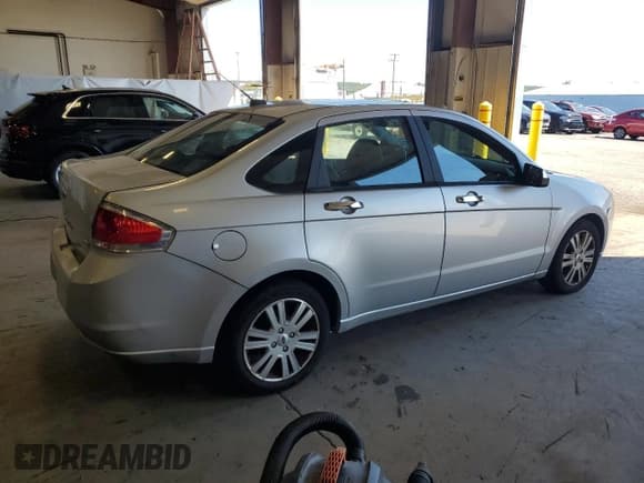 ✅ 2011 Ford Focus SEL • VIN: 1FAHP3HNXBW172848 • Lot: 71731195. Wystawiony na Copart z przebiegiem 163 862 mil. Bezpłatny archiwum sprzedaży aukcyjnych z USA i szczegółowy raport historii pojazdu na DreamBid. Zdjęcie 3.