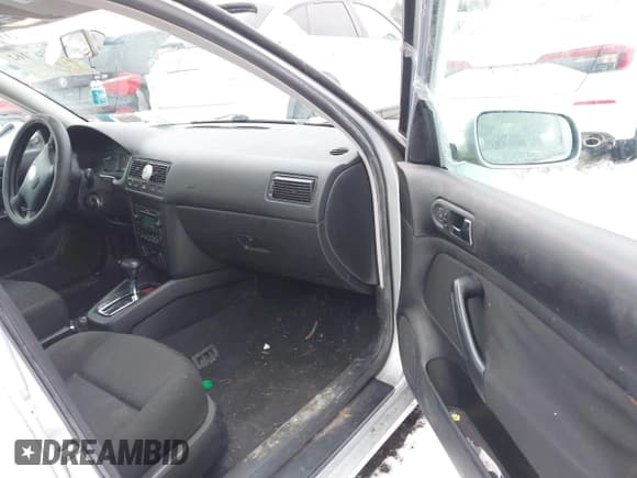 ✅ 2005 Volkswagen Golf GL • VIN: 9BWFL61J054001568 • Лот: 41287162. Опубликован ранее на IAAI с пробегом 72 422 миль. Бесплатный доступ к архиву аукционных продаж из США и подробный отчёт об истории автомобиля на DreamBid. Изображение 5.