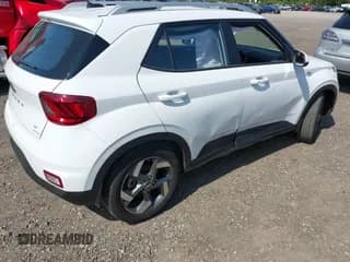 ✅ 2024 Hyundai Venue SEL • VIN: KMHRC8A31RU285783 • Lot: 42143812. Listed on IAAI with 3,481 mi. Free auction sales archive from the USA and detailed vehicle history report at DreamBid. Image 4.