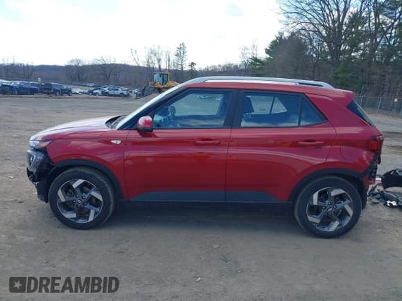 ✅ 2022 Hyundai Venue SEL • VIN: KMHRC8A39NU186851 • Lot: 41888011. Wystawiony na IAAI z przebiegiem 50 773 mil. Bezpłatny archiwum sprzedaży aukcyjnych z USA i szczegółowy raport historii pojazdu na DreamBid. Zdjęcie 15.