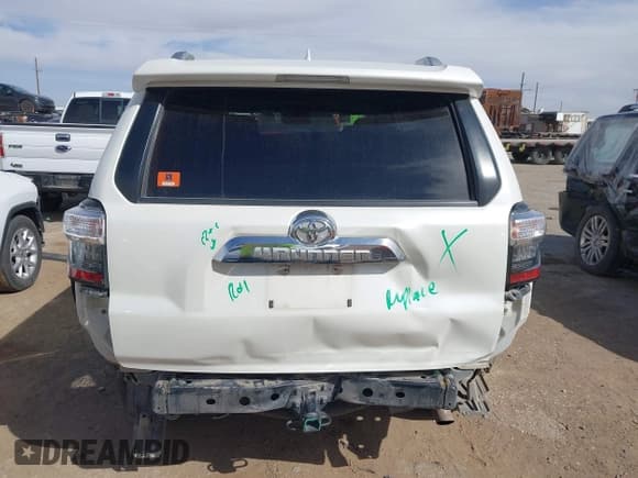 ✅ 2019 Toyota 4Runner SR5 • VIN: JTEBU5JR6K5613846 • Lot: 41765097. Listed on IAAI with 185,937 mi. Free auction sales archive from the USA and detailed vehicle history report at DreamBid. Image 17.