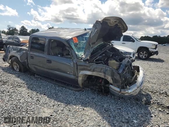 ✅ 2006 Chevrolet Silverado 2500HD LT3 • VIN: 1GCHK23206F101115 • Lot: 68626005. Wystawiony na Copart z przebiegiem Nie podano. Bezpłatny archiwum sprzedaży aukcyjnych z USA i szczegółowy raport historii pojazdu na DreamBid. Zdjęcie 4.