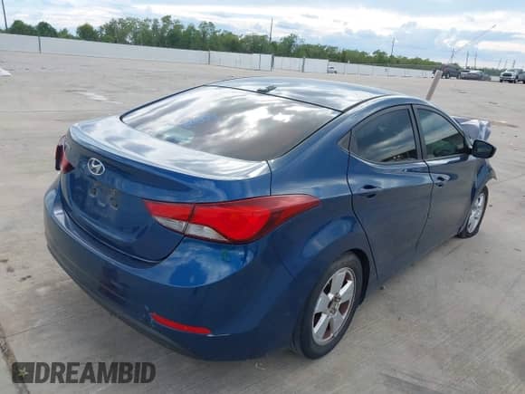 2014 Hyundai Elantra SE z VIN KMHDH4AE0EU163187, wystawiony jako IAAI lot #43472754 z przebiegiem Nie podano mil oraz . Historia ofert i sprzedaży dostępna na DreamBid. Obrazek 4.