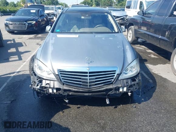 ✅ 2013 Mercedes-Benz S 550 • VIN: WDDNG7DB3DA493412 • Лот: 42498601. Опубликован ранее на IAAI с пробегом 185 926 миль. Бесплатный доступ к архиву аукционных продаж из США и подробный отчёт об истории автомобиля на DreamBid. Изображение 6.