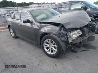 ✅ 2015 Chrysler 300 Limited • VIN: 2C3CCAAG0FH930625 • Lot: 43382227. Wystawiony na IAAI z przebiegiem 241 235 mil. Bezpłatny archiwum sprzedaży aukcyjnych z USA i szczegółowy raport historii pojazdu na DreamBid. Zdjęcie 1.