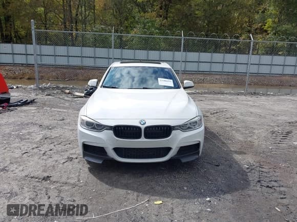 ✅ 2014 BMW 3 Series 335i • VIN: WBA3A9C52EF477911 • Lot: 43586394. Listed on IAAI with 90,254 mi. Free auction sales archive from the USA and detailed vehicle history report at DreamBid. Image 13.
