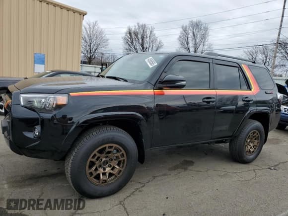 ✅ 2023 Toyota 4Runner 40th Anniversary Edition • VIN: JTEUU5JR5P6190719 • Lot: 45958565. Wystawiony na Copart z przebiegiem 6 054 mil. Bezpłatny archiwum sprzedaży aukcyjnych z USA i szczegółowy raport historii pojazdu na DreamBid. Zdjęcie 1.