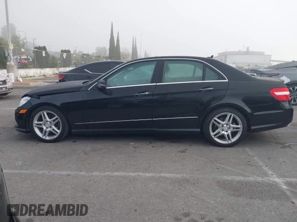 ✅ 2013 Mercedes-Benz E 350 Luxury • VIN: WDDHF5KB9DA709562 • Лот: 42229010. Опубликован ранее на IAAI с пробегом 120 438 миль. Бесплатный доступ к архиву аукционных продаж из США и подробный отчёт об истории автомобиля на DreamBid. Изображение 14.