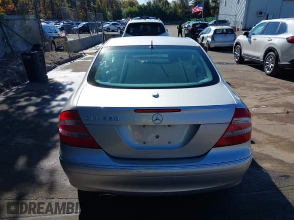 ✅ 2005 Mercedes-Benz CLK 320 • VIN: WDBTJ65J95F126746 • Lot: 43519319. Listed on IAAI with 134,182 mi. Free auction sales archive from the USA and detailed vehicle history report at DreamBid. Image 16.