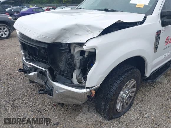 ✅ 2019 Ford F-250 XL • VIN: 1FT7X2A6XKEE87044 • Лот: 43260623. Опубликован ранее на IAAI с пробегом 126 074 миль. Бесплатный доступ к архиву аукционных продаж из США и подробный отчёт об истории автомобиля на DreamBid. Изображение 18.