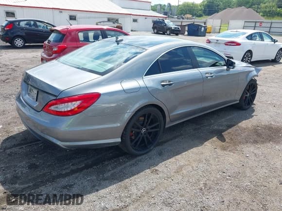 ✅ 2013 Mercedes-Benz CLS 550 • VIN: WDDLJ7DB8DA075114 • Lot: 42604604. Listed on IAAI with 106,027 mi. Free auction sales archive from the USA and detailed vehicle history report at DreamBid. Image 4.