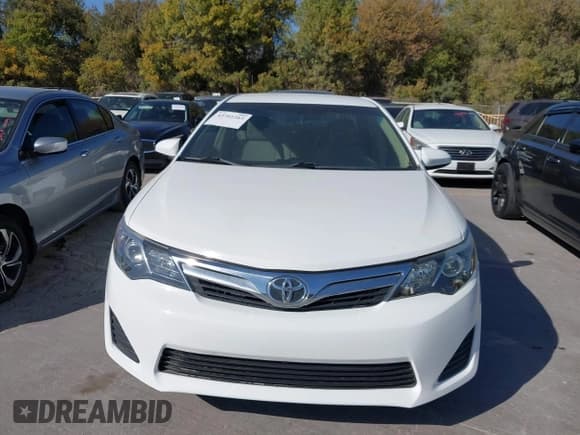 ✅ 2014 Toyota Camry LE • VIN: 4T4BF1FK6ER341944 • Lot: 43701263. Wystawiony na IAAI z przebiegiem 171 794 mil. Bezpłatny archiwum sprzedaży aukcyjnych z USA i szczegółowy raport historii pojazdu na DreamBid. Zdjęcie 12.