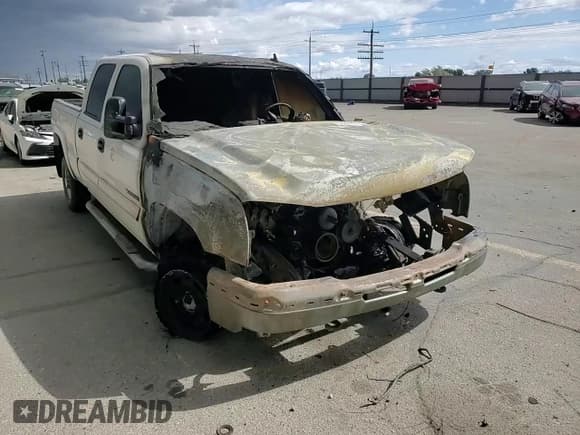 ✅ 2006 Chevrolet Silverado 2500HD LT3 • VIN: 1GCHK23UX6F191374 • Lot: 56893015. Wystawiony na Copart z przebiegiem Nie podano. Bezpłatny archiwum sprzedaży aukcyjnych z USA i szczegółowy raport historii pojazdu na DreamBid. Zdjęcie 13.