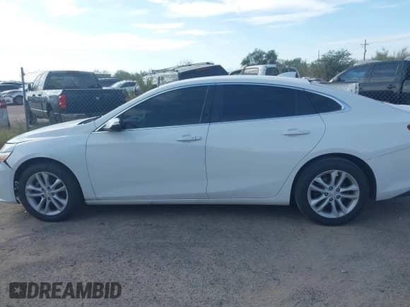 2016 Chevrolet Malibu LT z VIN 1G1ZE5ST6GF307671, wystawiony jako IAAI lot #43430038 z przebiegiem 106 419 mil mil oraz . Historia ofert i sprzedaży dostępna na DreamBid. Obrazek 14.