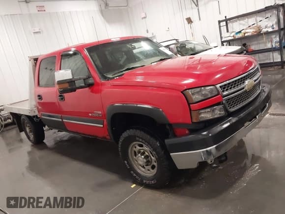 ✅ 2005 Chevrolet Silverado 2500HD LS • VIN: 1GCHK23235F812421 • Lot: 42096187. Wystawiony na IAAI z przebiegiem 328 958 mil. Bezpłatny archiwum sprzedaży aukcyjnych z USA i szczegółowy raport historii pojazdu na DreamBid. Zdjęcie 1.
