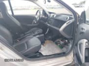 ✅ 2013 Smart fortwo Pure • VIN: WMEEJ3BA8DK702895 • Lot: 42779426. Wystawiony na IAAI z przebiegiem 13 927 mil. Bezpłatny archiwum sprzedaży aukcyjnych z USA i szczegółowy raport historii pojazdu na DreamBid. Zdjęcie 5.