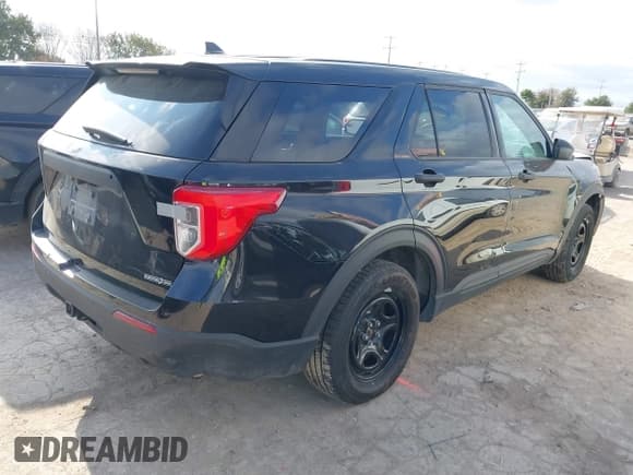 ✅ 2022 Ford Police Interceptor Utility • VIN: 1FM5K8AB5NGC23658 • Lot: 41146628. Wystawiony na IAAI z przebiegiem 16 840 mil. Bezpłatny archiwum sprzedaży aukcyjnych z USA i szczegółowy raport historii pojazdu na DreamBid. Zdjęcie 4.