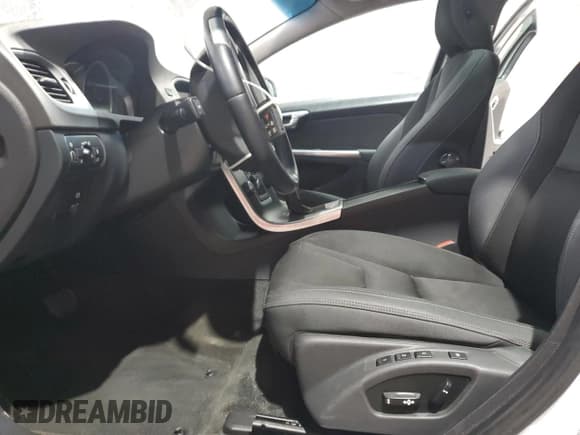 ✅ 2015 Volvo V60 • VIN: YV126MEA0F1201636 • Lot: 87406285. Listed on Copart with 105,684 mi. Free auction sales archive from the USA and detailed vehicle history report at DreamBid. Image 7.