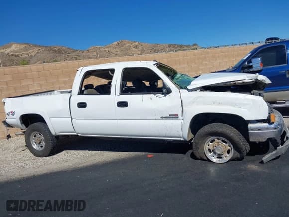✅ 2005 Chevrolet Silverado 2500HD LS • VIN: 1GCHK23295F850770 • Lot: 43464367. Wystawiony na IAAI z przebiegiem Nie podano. Bezpłatny archiwum sprzedaży aukcyjnych z USA i szczegółowy raport historii pojazdu na DreamBid. Zdjęcie 13.
