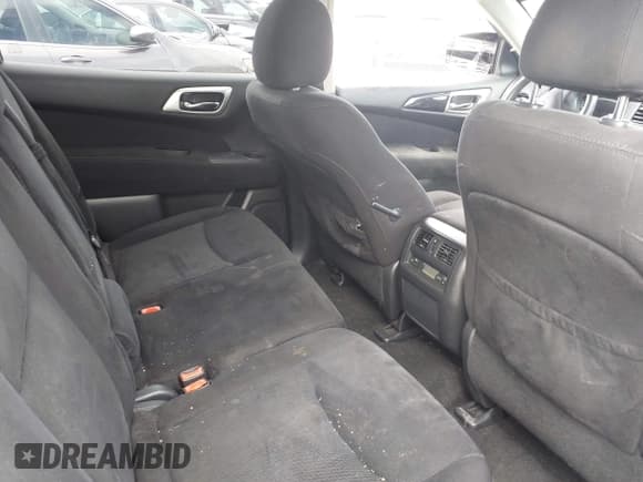 ✅ 2016 Nissan Pathfinder S • VIN: 5N1AR2MN4GC613707 • Lot: 42462865. Listed on IAAI with 130,113 mi. Free auction sales archive from the USA and detailed vehicle history report at DreamBid. Image 8.