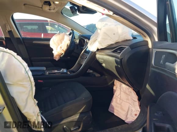 ✅ 2019 Ford Fusion SE • VIN: 3FA6P0HD1KR148583 • Lot: 43512116. Wystawiony na IAAI z przebiegiem 67 459 mil. Bezpłatny archiwum sprzedaży aukcyjnych z USA i szczegółowy raport historii pojazdu na DreamBid. Zdjęcie 5.