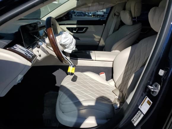 ✅ 2024 Mercedes-Benz S 580 • VIN: W1K6G7GB1RA272012 • Lot: 84045655. Listed on Copart with 23,430 mi. Free auction sales archive from the USA and detailed vehicle history report at DreamBid. Image 7.