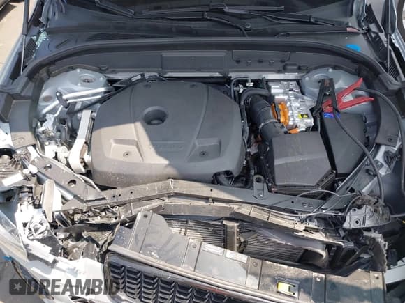 ✅ 2025 Volvo XC60 Plus • VIN: YV4H60RC4S1000561 • Lot: 42644166. Listed on IAAI with 9,457 mi. Free auction sales archive from the USA and detailed vehicle history report at DreamBid. Image 10.