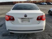 ✅ 2005 Volkswagen Jetta 2.5L • VIN: 3VWSG71K35M641593 • Lot: 45986915. Wystawiony na Copart z przebiegiem 165 264 mil. Bezpłatny archiwum sprzedaży aukcyjnych z USA i szczegółowy raport historii pojazdu na DreamBid. Zdjęcie 6.