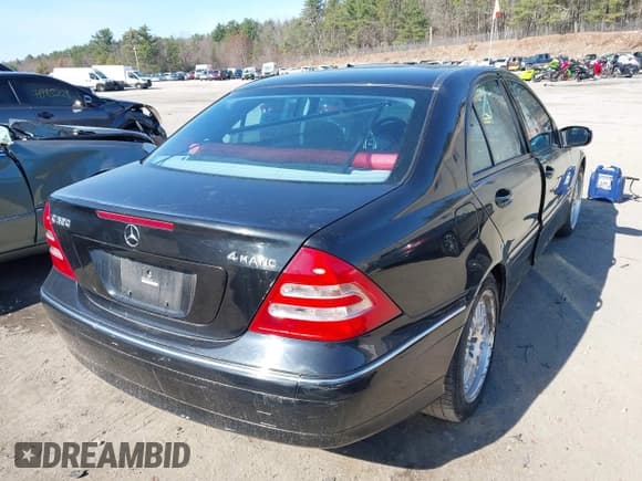 ✅ 2003 Mercedes-Benz C 320 • VIN: WDBRF84J63F418120 • Lot: 42002135. Wystawiony na IAAI z przebiegiem 157 138 mil. Bezpłatny archiwum sprzedaży aukcyjnych z USA i szczegółowy raport historii pojazdu na DreamBid. Zdjęcie 4.