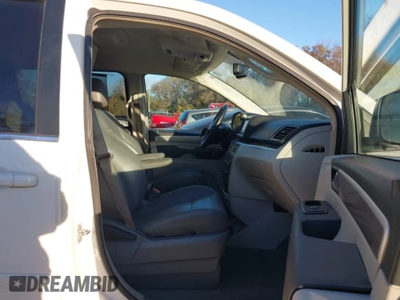 ✅ 2012 Volkswagen Routan SE • VIN: 2C4RVABG6CR393585 • Lot: 43661124. Listed on IAAI with 121,380 mi. Free auction sales archive from the USA and detailed vehicle history report at DreamBid. Image 5.