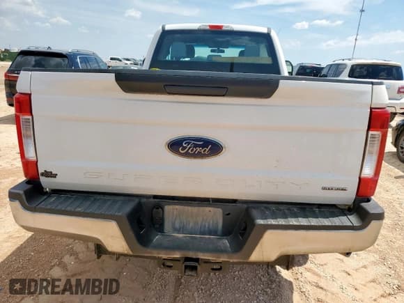 ✅ 2017 Ford F-250 XLT • VIN: 1FT7X2B65HEE06314 • Lot: 68752855. Wystawiony na Copart z przebiegiem 109 740 mil. Bezpłatny archiwum sprzedaży aukcyjnych z USA i szczegółowy raport historii pojazdu na DreamBid. Zdjęcie 6.