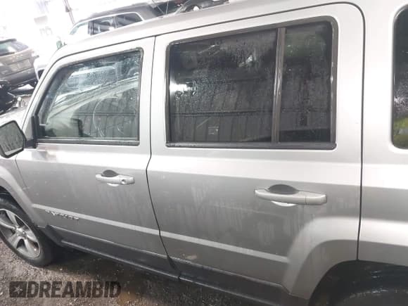 ✅ 2016 Jeep Patriot High Altitude • VIN: 1C4NJRFB0GD500582 • Lot: 42298262. Listed on IAAI with 117,643 mi. Free auction sales archive from the USA and detailed vehicle history report at DreamBid. Image 15.