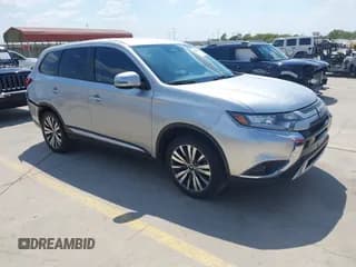 ✅ 2020 Mitsubishi Outlander SE • VIN: JA4AD3A38LJ000257 • Lot: 43329776. Listed on IAAI with 126,839 mi. Free auction sales archive from the USA and detailed vehicle history report at DreamBid. Image 1.