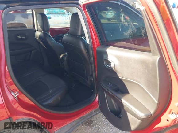 ✅ 2018 Jeep Compass Latitude • VIN: 3C4NJDBB7JT223214 • Lot: 42836032. Wystawiony na IAAI z przebiegiem 82 208 mil. Bezpłatny archiwum sprzedaży aukcyjnych z USA i szczegółowy raport historii pojazdu na DreamBid. Zdjęcie 8.