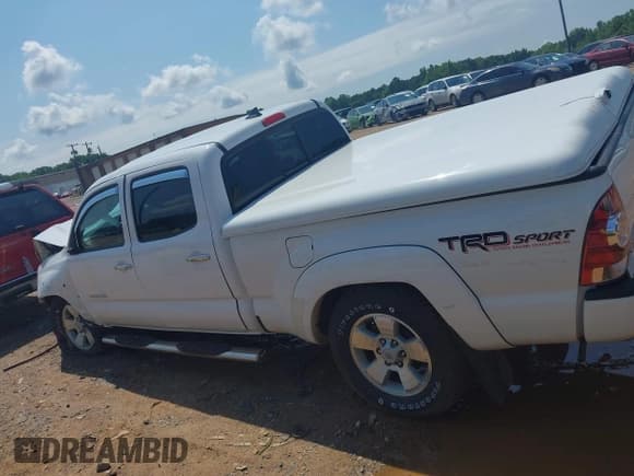 ✅ 2015 Toyota Tacoma PreRunner • VIN: 5TFKU4HN3FX007156 • Lot: 42460345. Listed on IAAI with 123,563 mi. Free auction sales archive from the USA and detailed vehicle history report at DreamBid. Image 14.