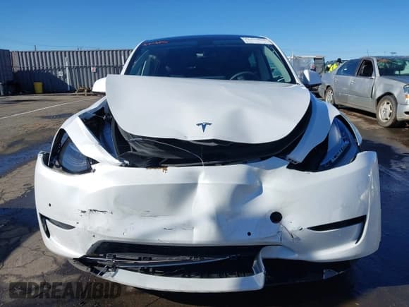 ✅ 2022 Tesla Model Y Long Range • VIN: 7SAYGDEE1NF402745 • Lot: 41493850. Wystawiony na IAAI z przebiegiem 11 222 mil. Bezpłatny archiwum sprzedaży aukcyjnych z USA i szczegółowy raport historii pojazdu na DreamBid. Zdjęcie 12.